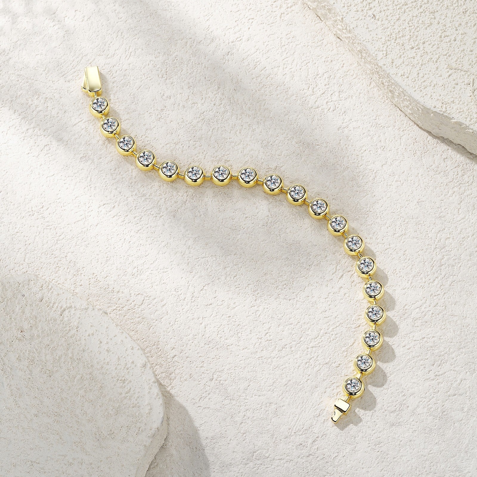 Luxuriöses goldenes 925 Silber-Armband mit Moissanit