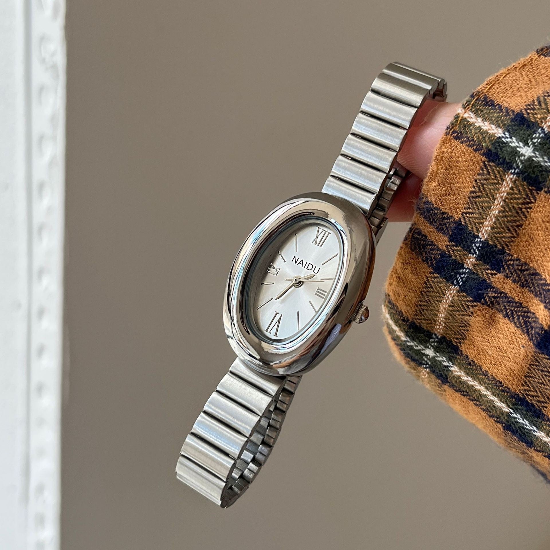 Elegant Retro Ladies' Watch – Gold-colored Bracelet