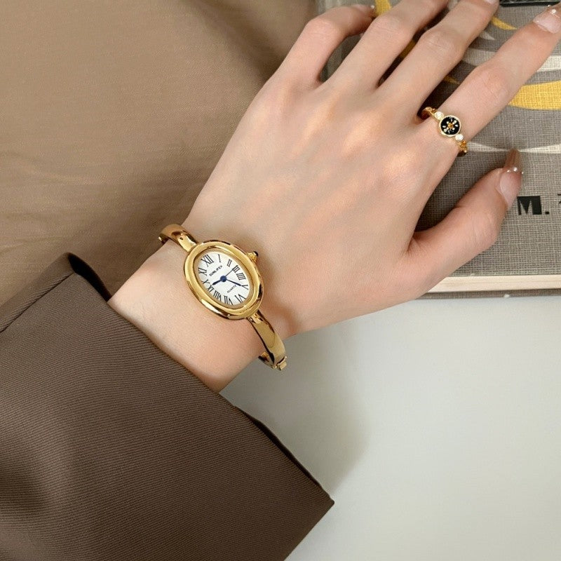 Elegant ladies' wristwatch with an oval dial and Roman numerals