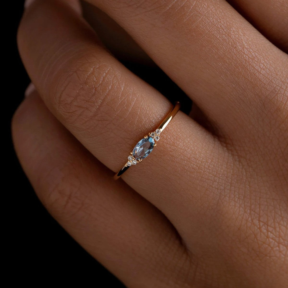 Filigraner 925 Silber-Ring mit hellblauem Stein im Marquise-Schliff