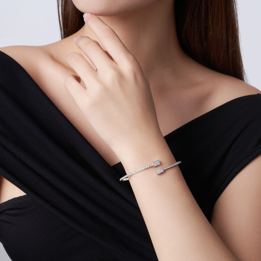 Elegant 925 sterling silver bangle in a minimalist design with moissanite