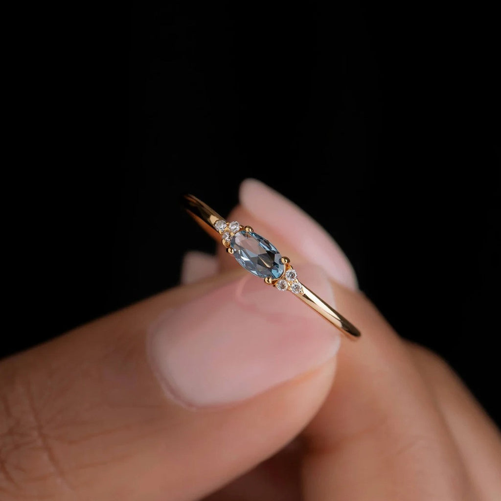 Filigraner 925 Silber-Ring mit hellblauem Stein im Marquise-Schliff