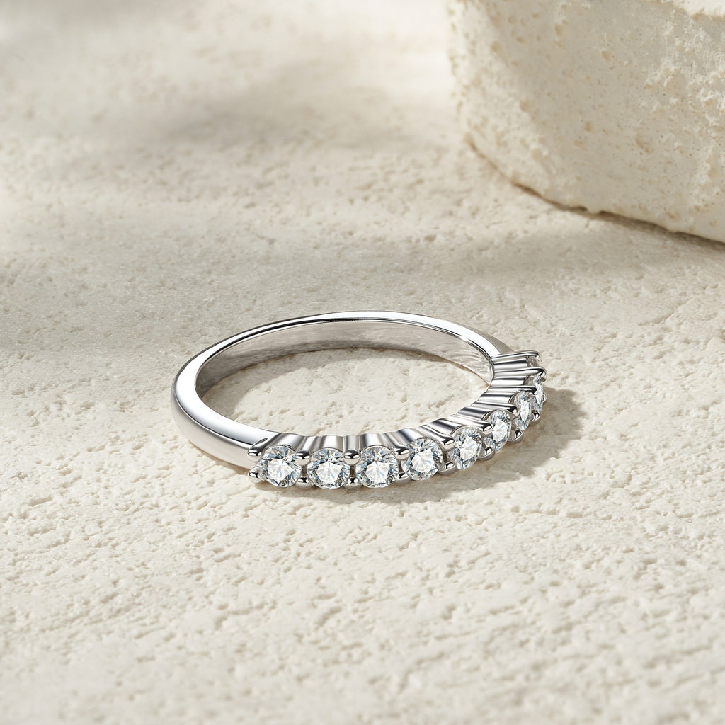 Eleganter 925 Silber-Ewigkeitsring mit Moissanit-Steinen