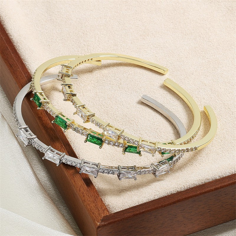 Elegantes Damen-Armband mit grünen Zirkonia-Steinen