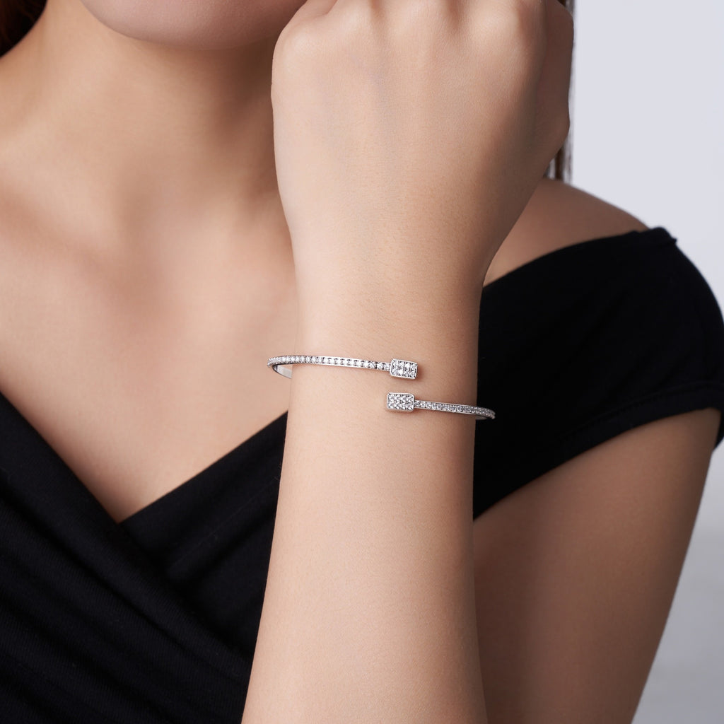 Elegant 925 sterling silver bangle in a minimalist design with moissanite