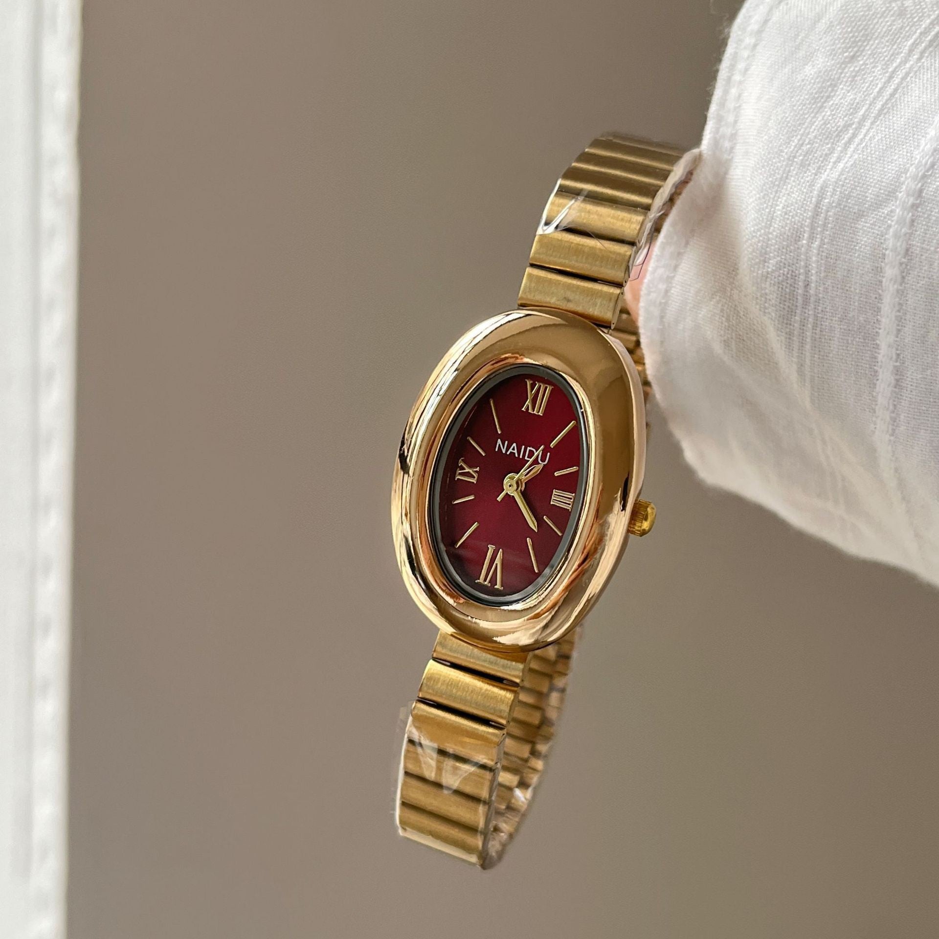 Elegant Retro Ladies' Watch – Gold-colored Bracelet