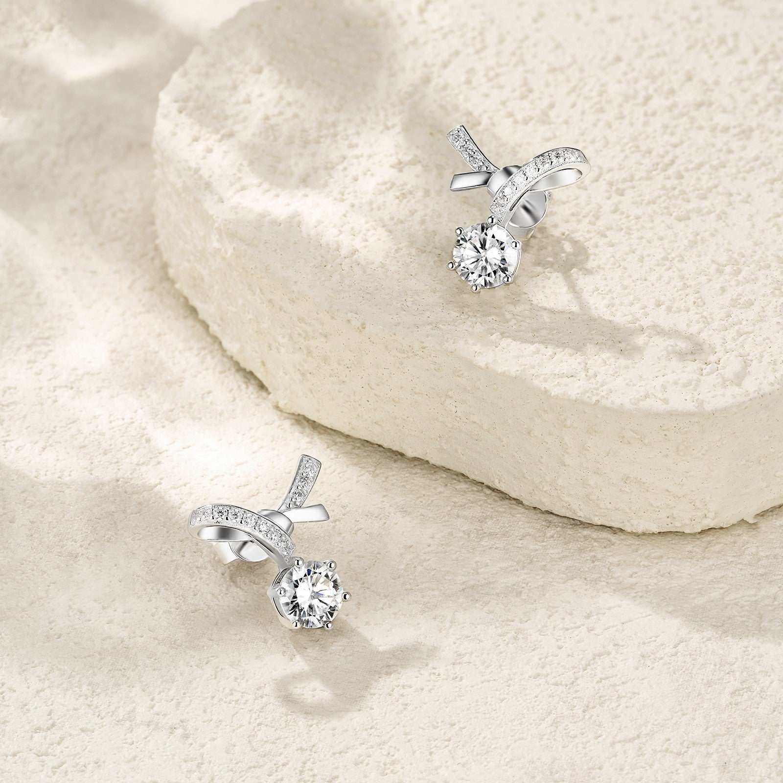 Elegante 925 Silber Schleifen-Ohrringe mit 1ct Moissanit