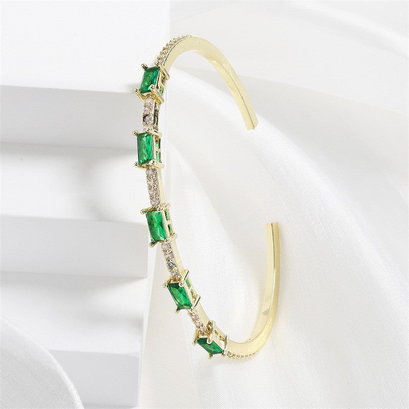 Elegantes Damen-Armband mit grünen Zirkonia-Steinen