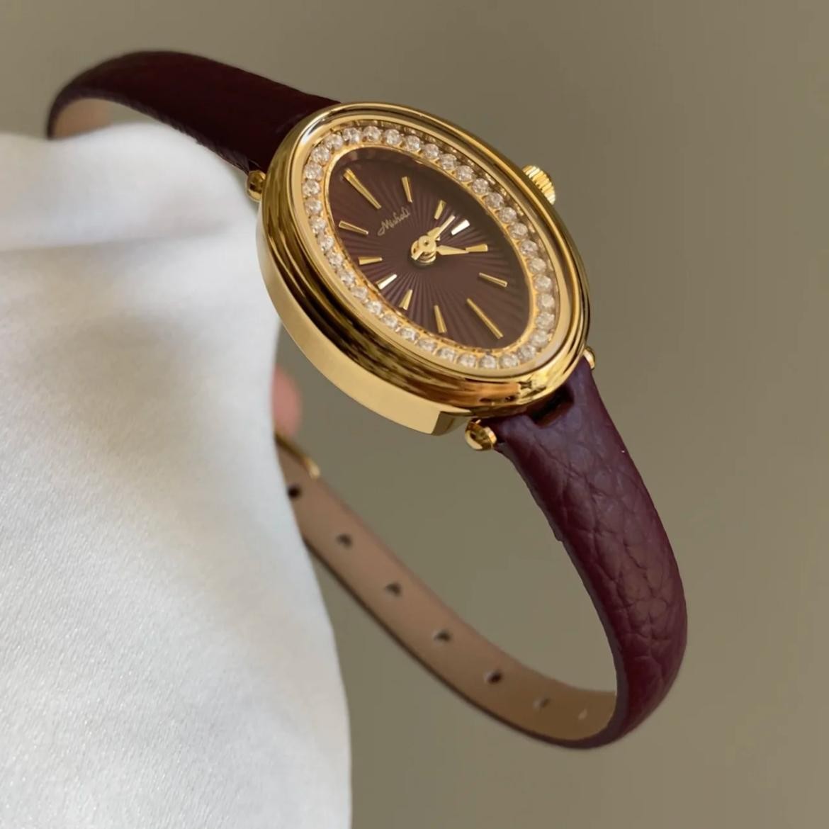 Elegant women's watch – gold & bordeaux